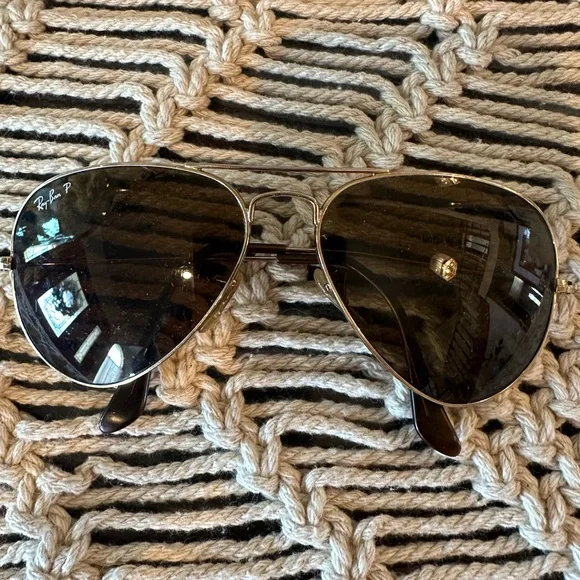 Ray Ban Polarized Classic Gold Framed Aviator Sunglasses - Picture 7 of 14